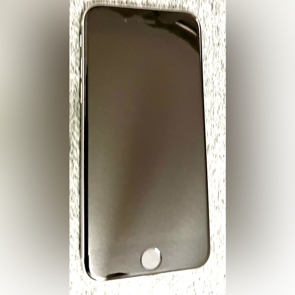 MY former iPhone 6s Silver Great Condition Unlocked + Lightening Cable & Case